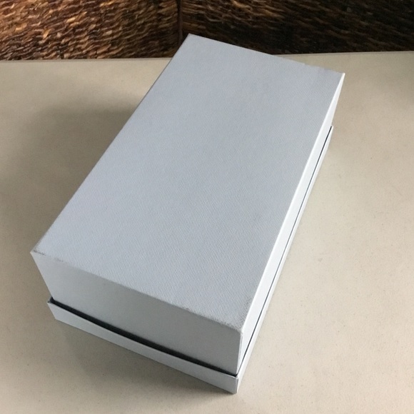 PRADA - Picture 7 of 15